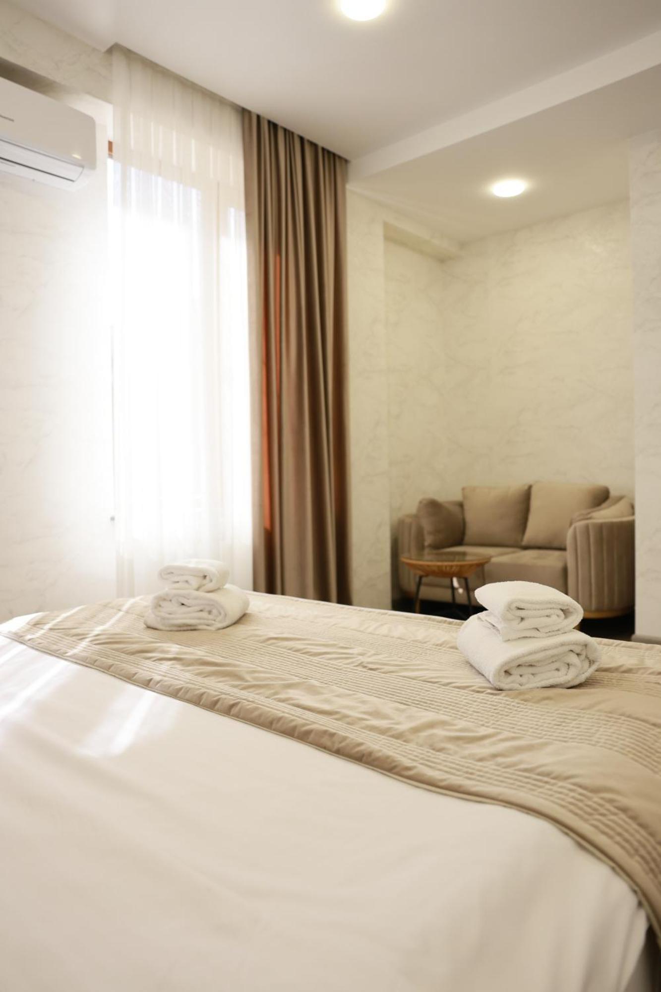 Royal Renaissance Hotel 耶烈万 客房 照片