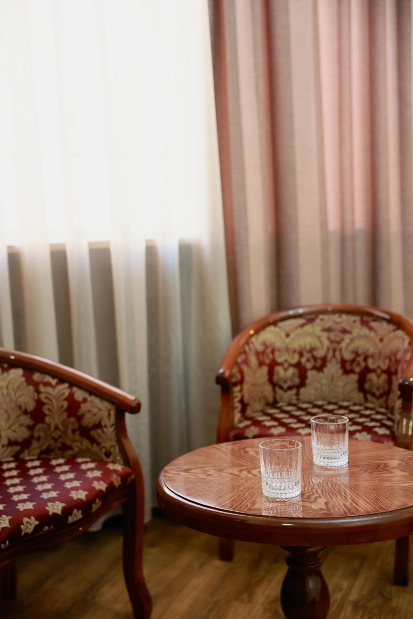 Royal Renaissance Hotel 耶烈万 客房 照片
