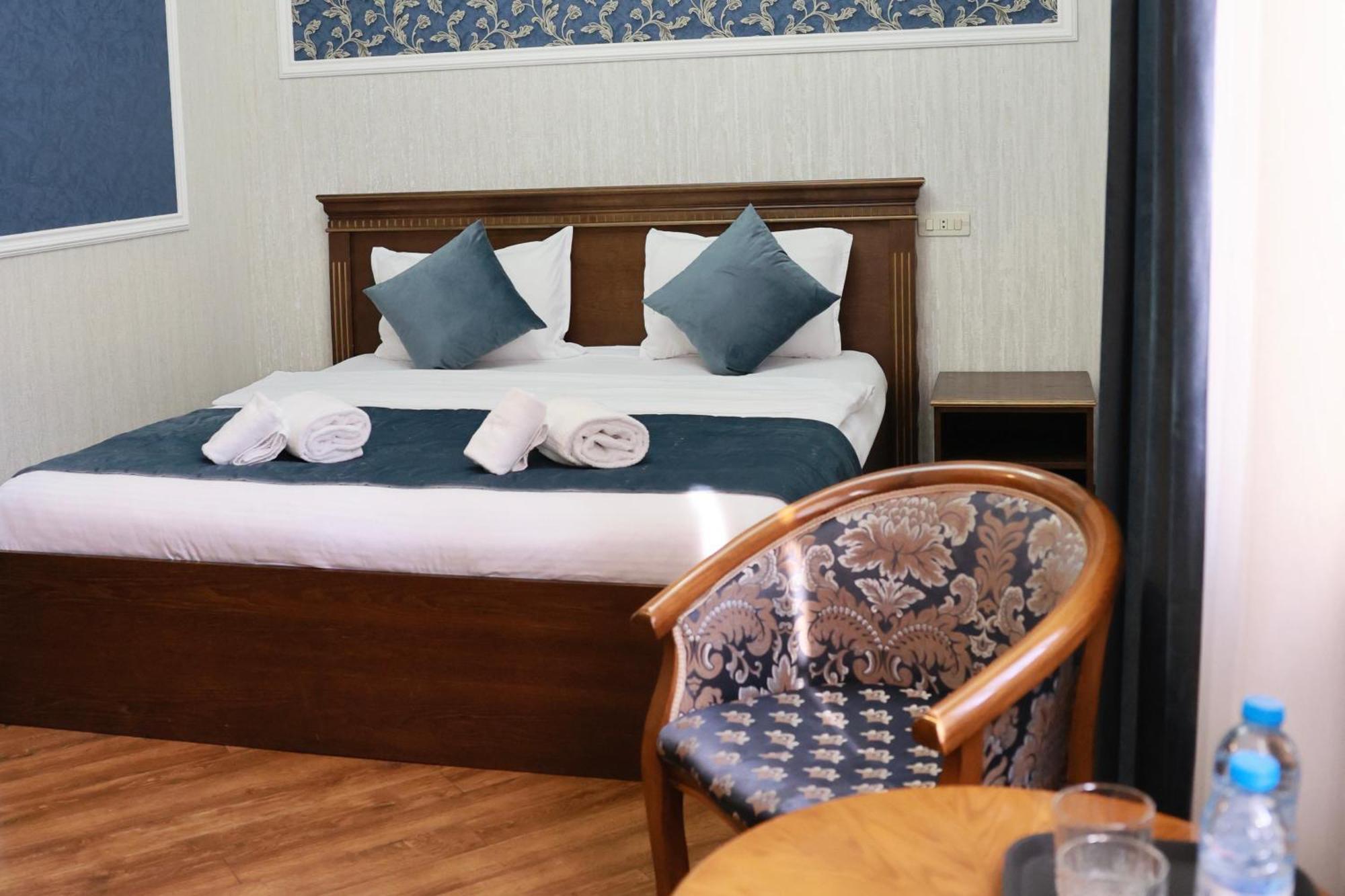 Royal Renaissance Hotel 耶烈万 客房 照片