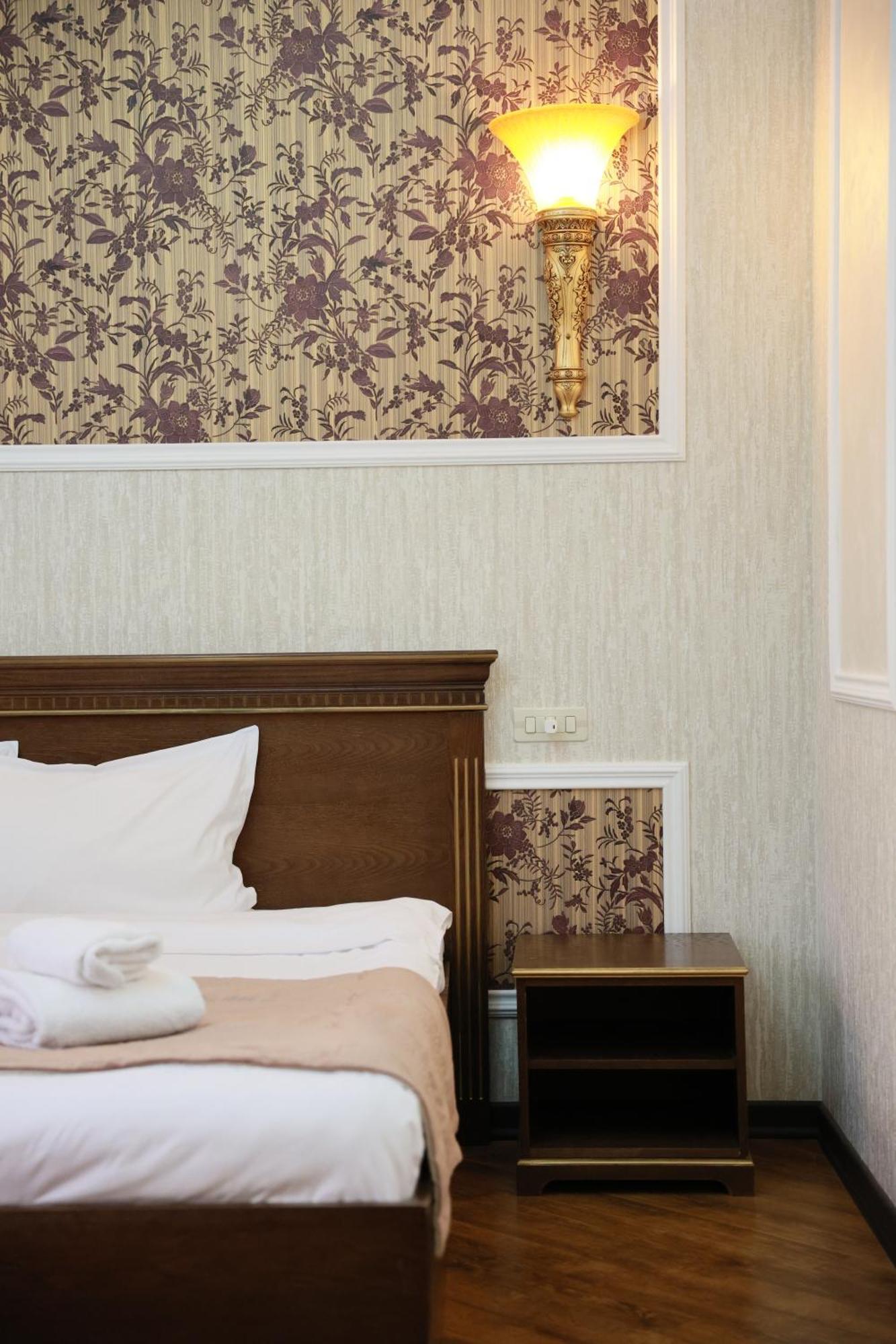 Royal Renaissance Hotel 耶烈万 客房 照片