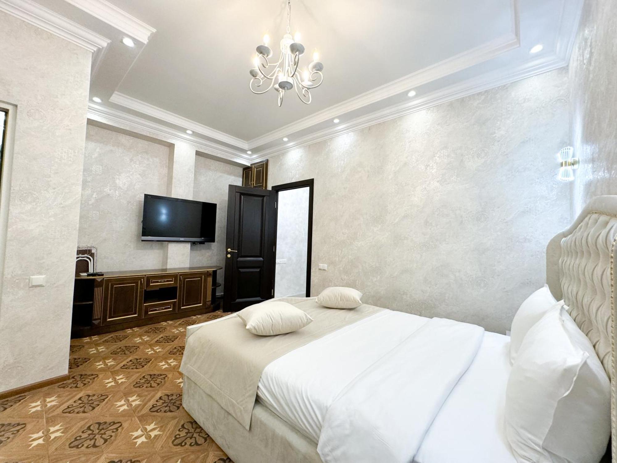 Royal Renaissance Hotel 耶烈万 外观 照片