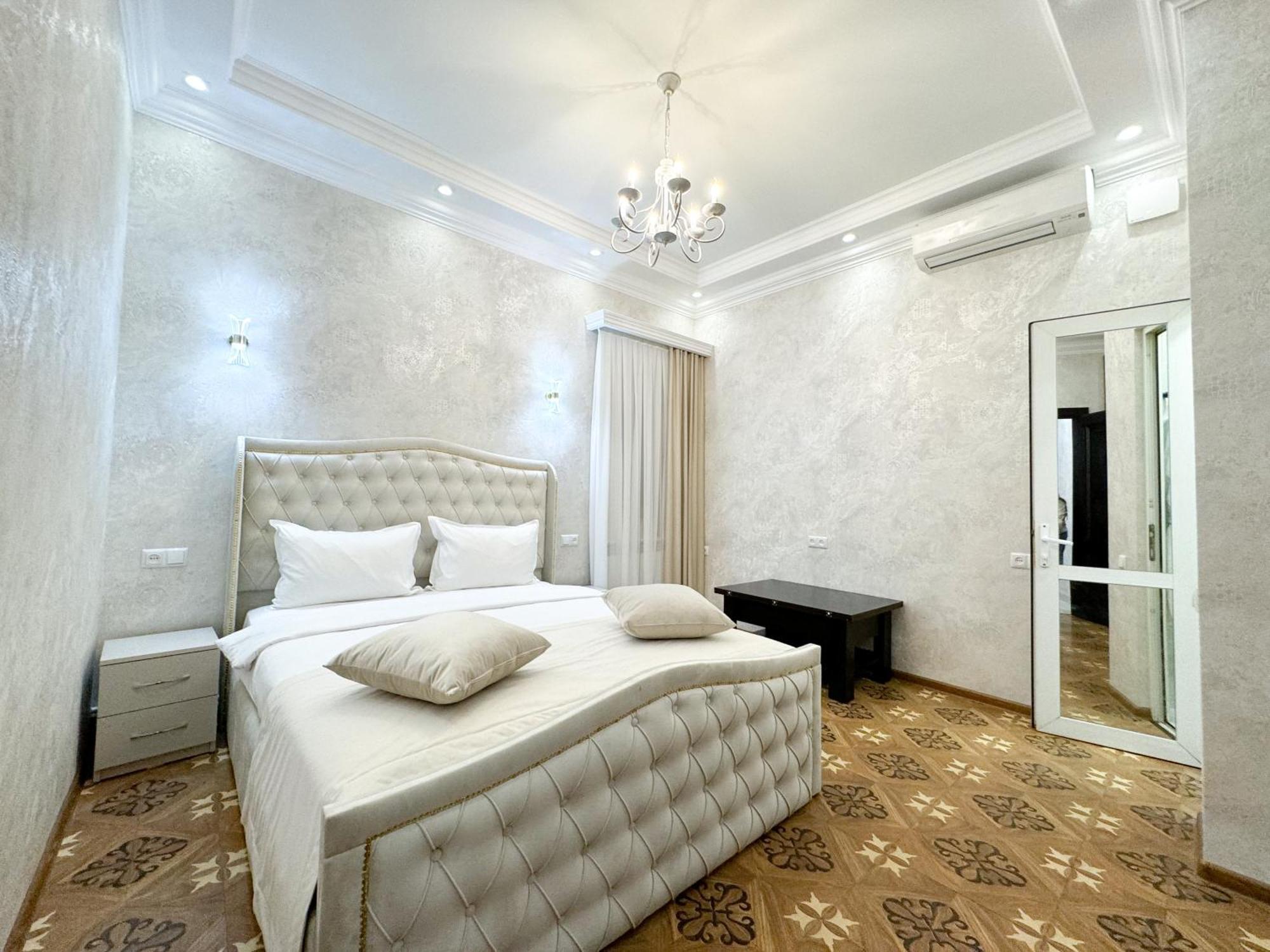 Royal Renaissance Hotel 耶烈万 外观 照片