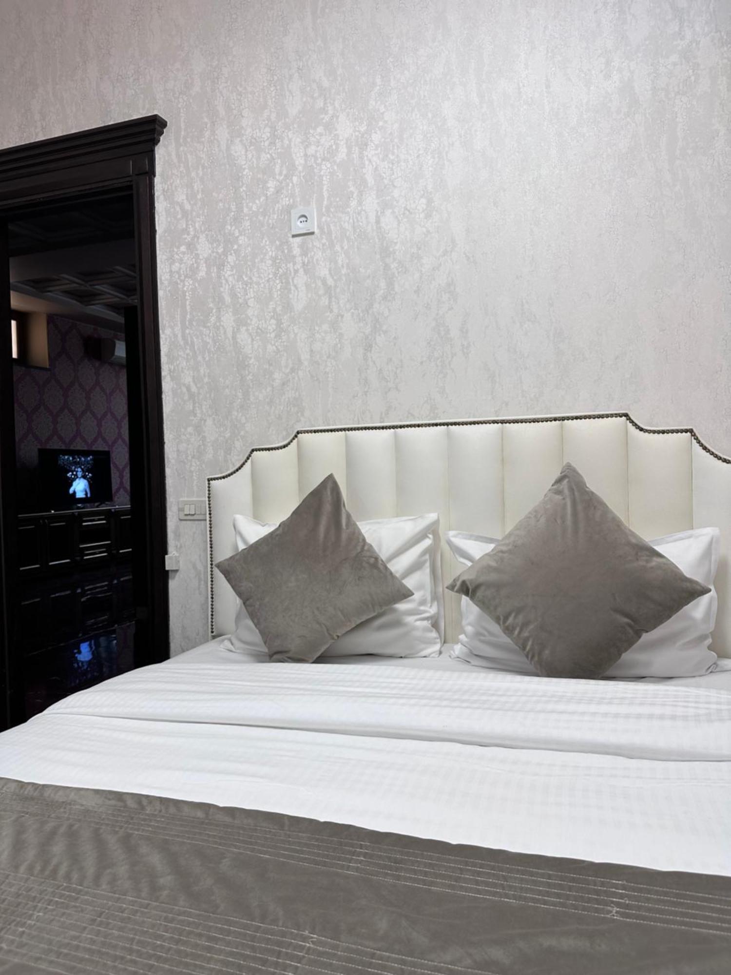 Royal Renaissance Hotel 耶烈万 外观 照片
