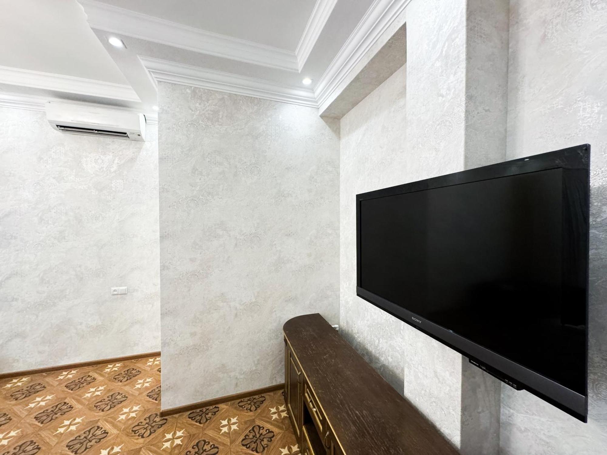Royal Renaissance Hotel 耶烈万 外观 照片