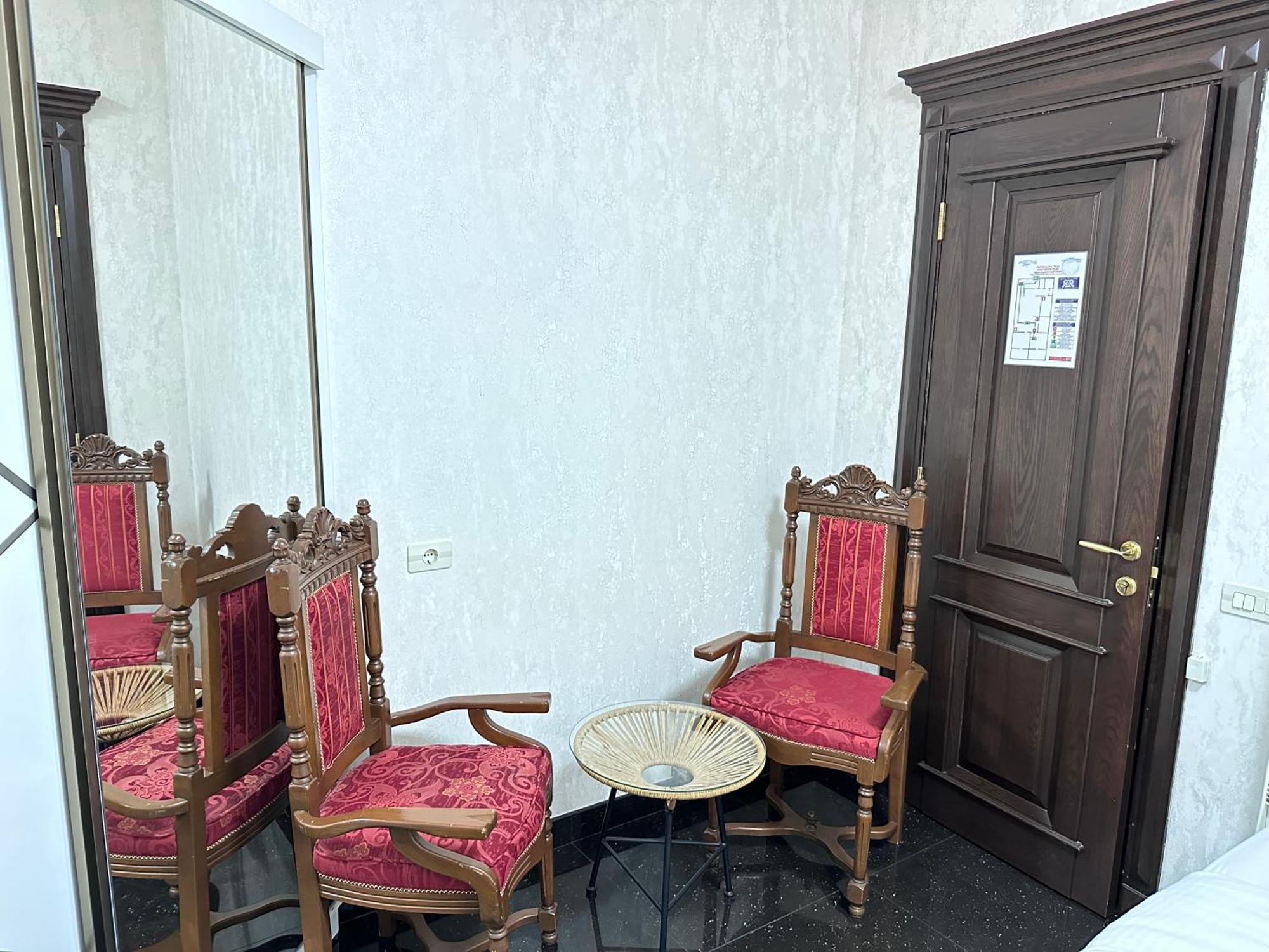 Royal Renaissance Hotel 耶烈万 客房 照片