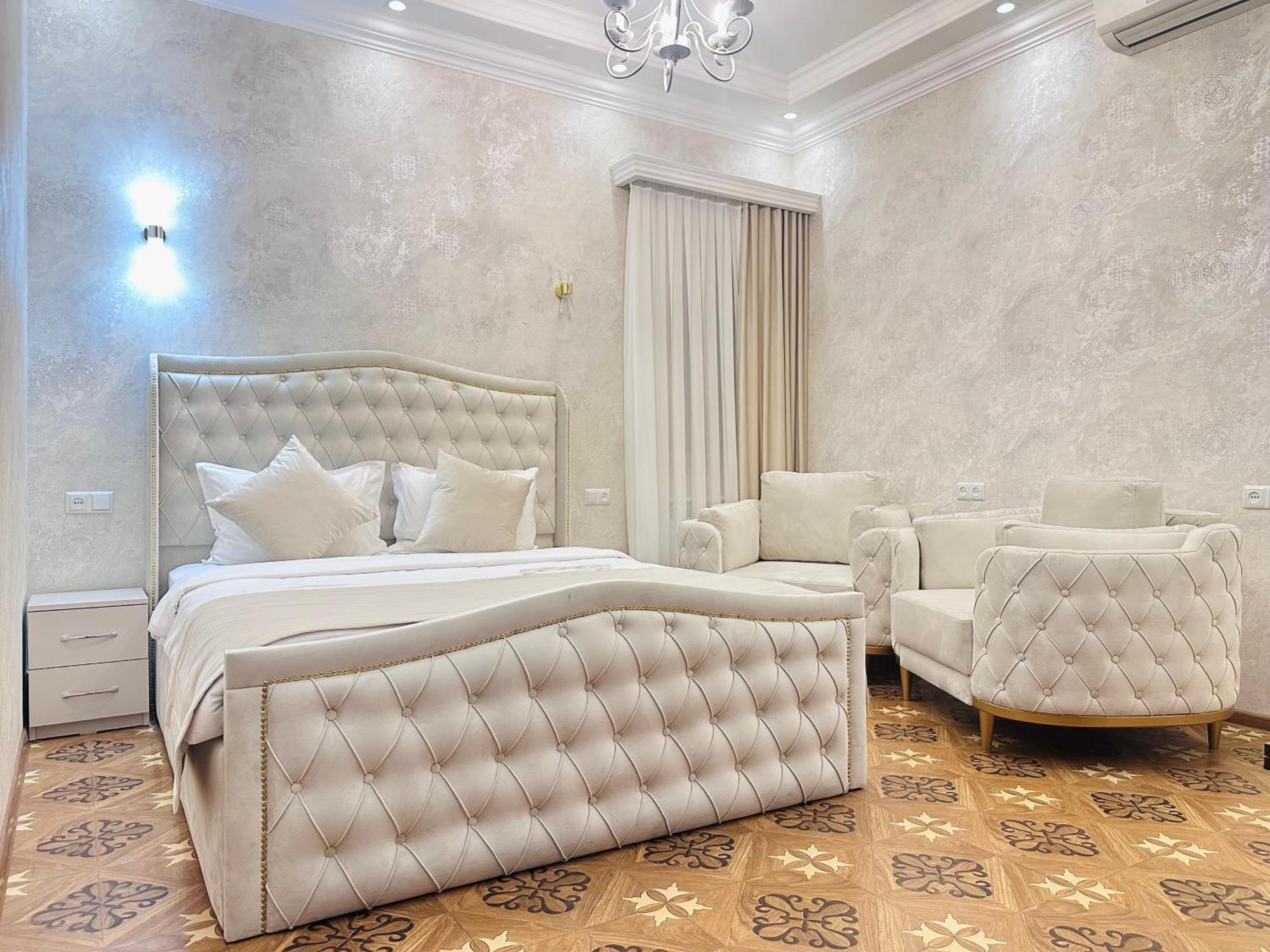 Royal Renaissance Hotel 耶烈万 外观 照片