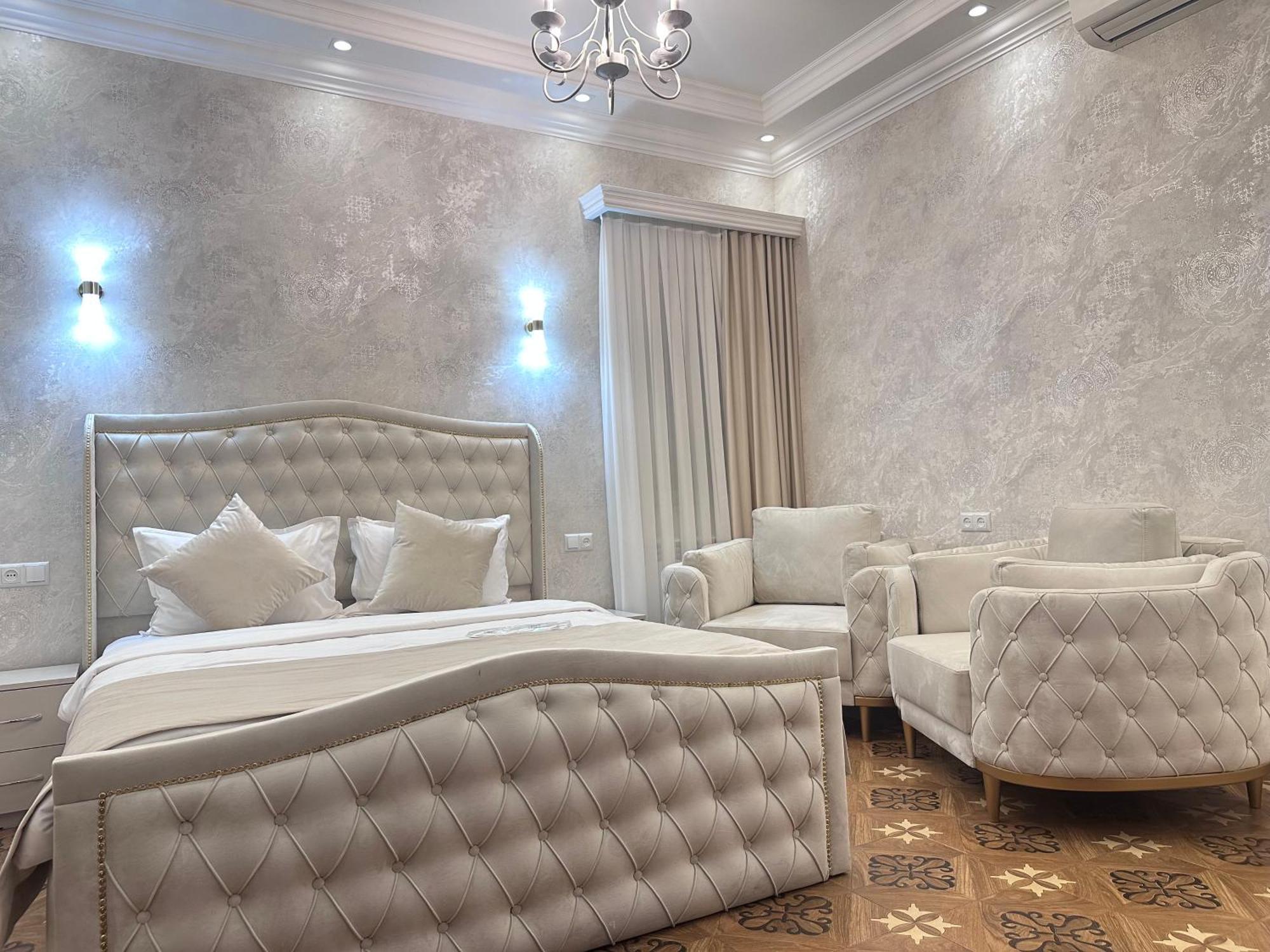 Royal Renaissance Hotel 耶烈万 外观 照片