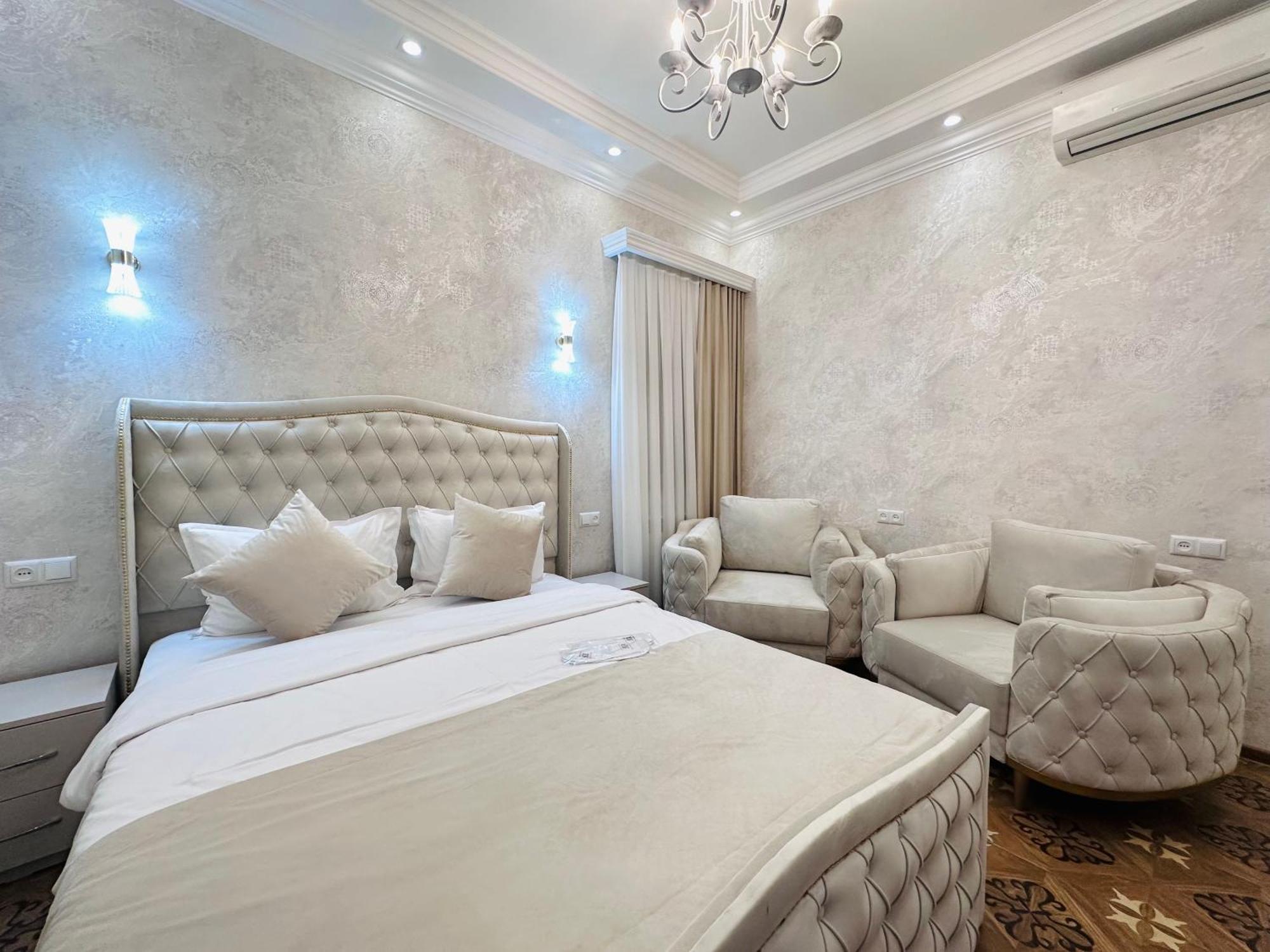 Royal Renaissance Hotel 耶烈万 外观 照片