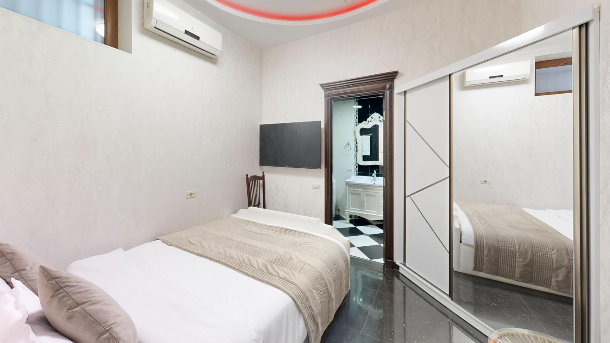 Royal Renaissance Hotel 耶烈万 外观 照片