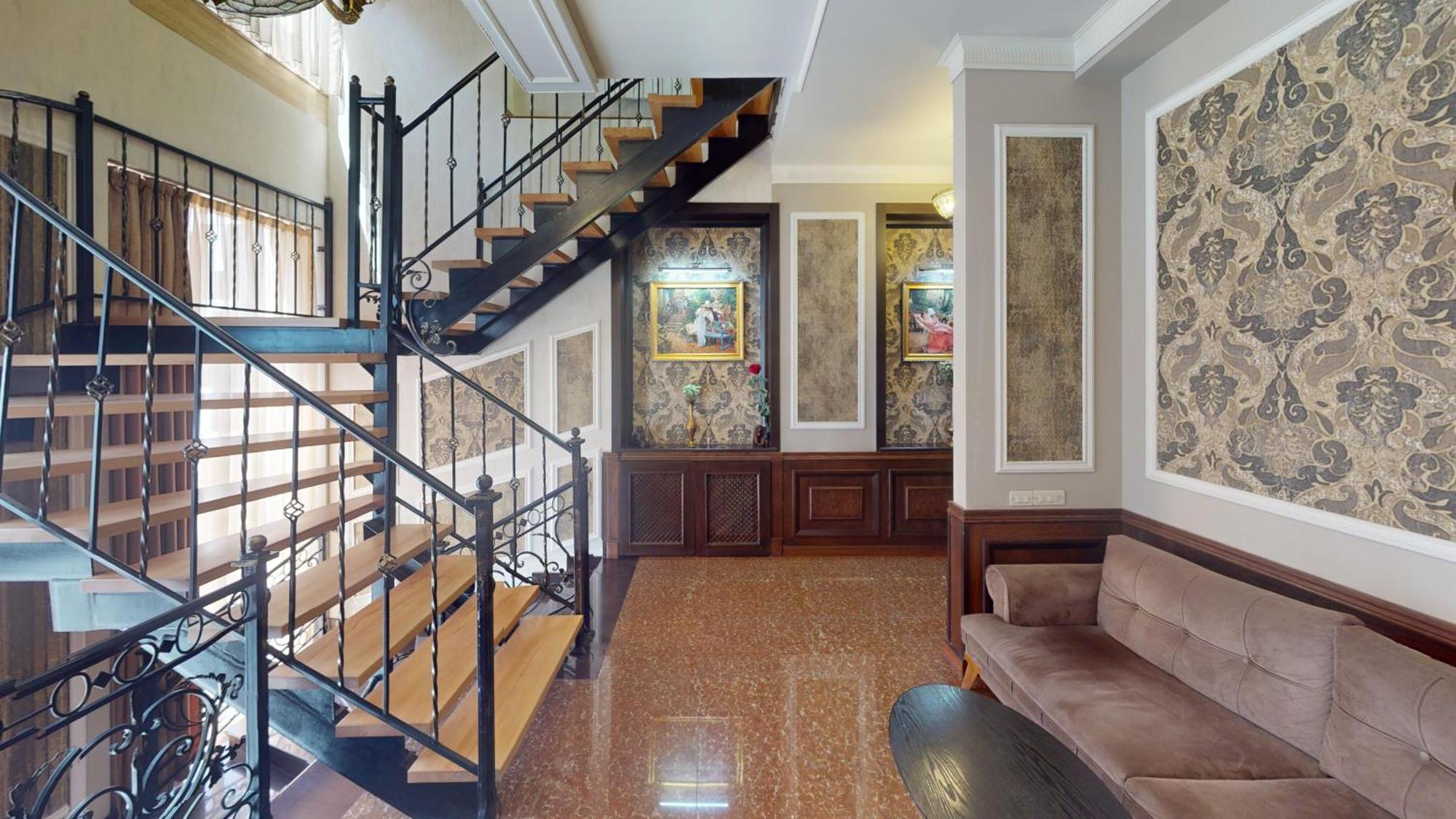 Royal Renaissance Hotel 耶烈万 外观 照片