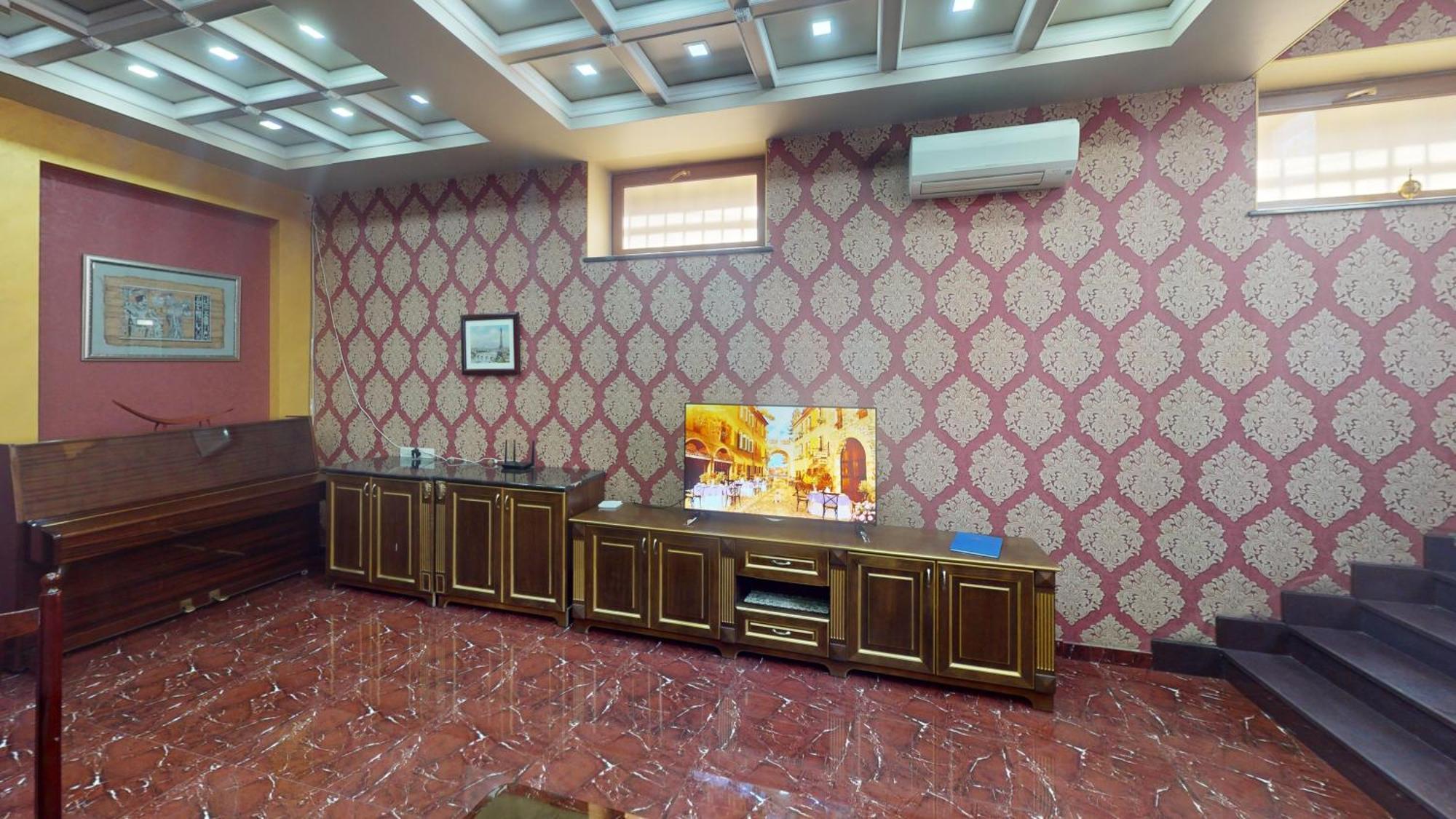 Royal Renaissance Hotel 耶烈万 外观 照片