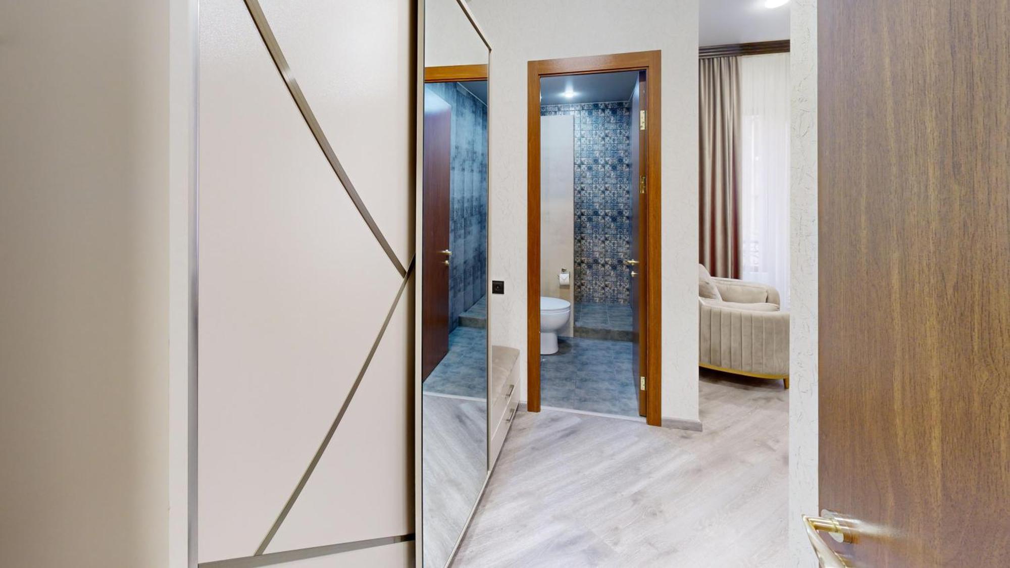 Royal Renaissance Hotel 耶烈万 外观 照片
